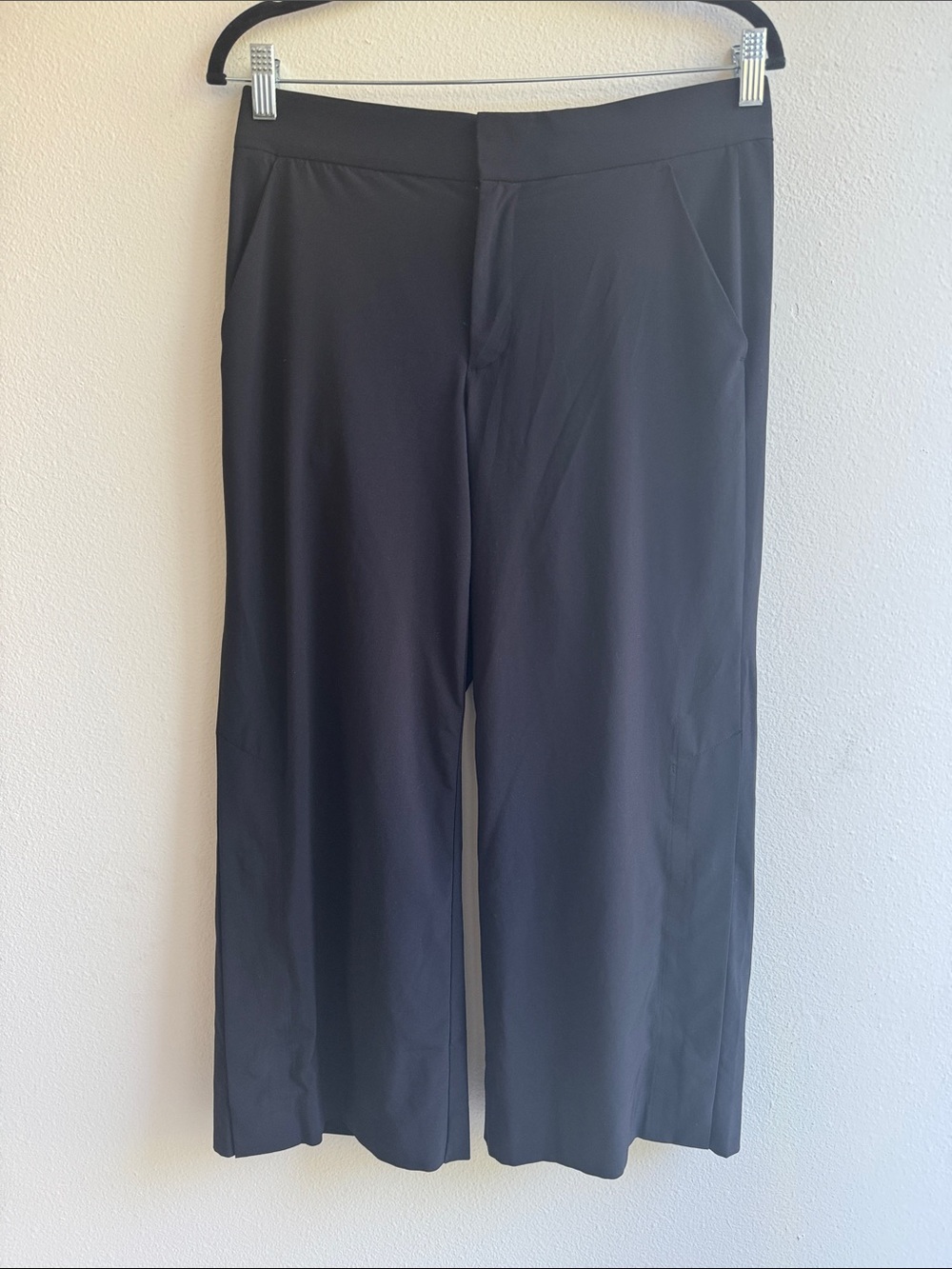 Athleta Black Stretch Wide Leg Crop Snap Hem Travel Office Pants Women’s 4 - Picture 5 of 9